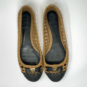 Tory Burch Carlyle Flat 7 Sand/Black Woven leather